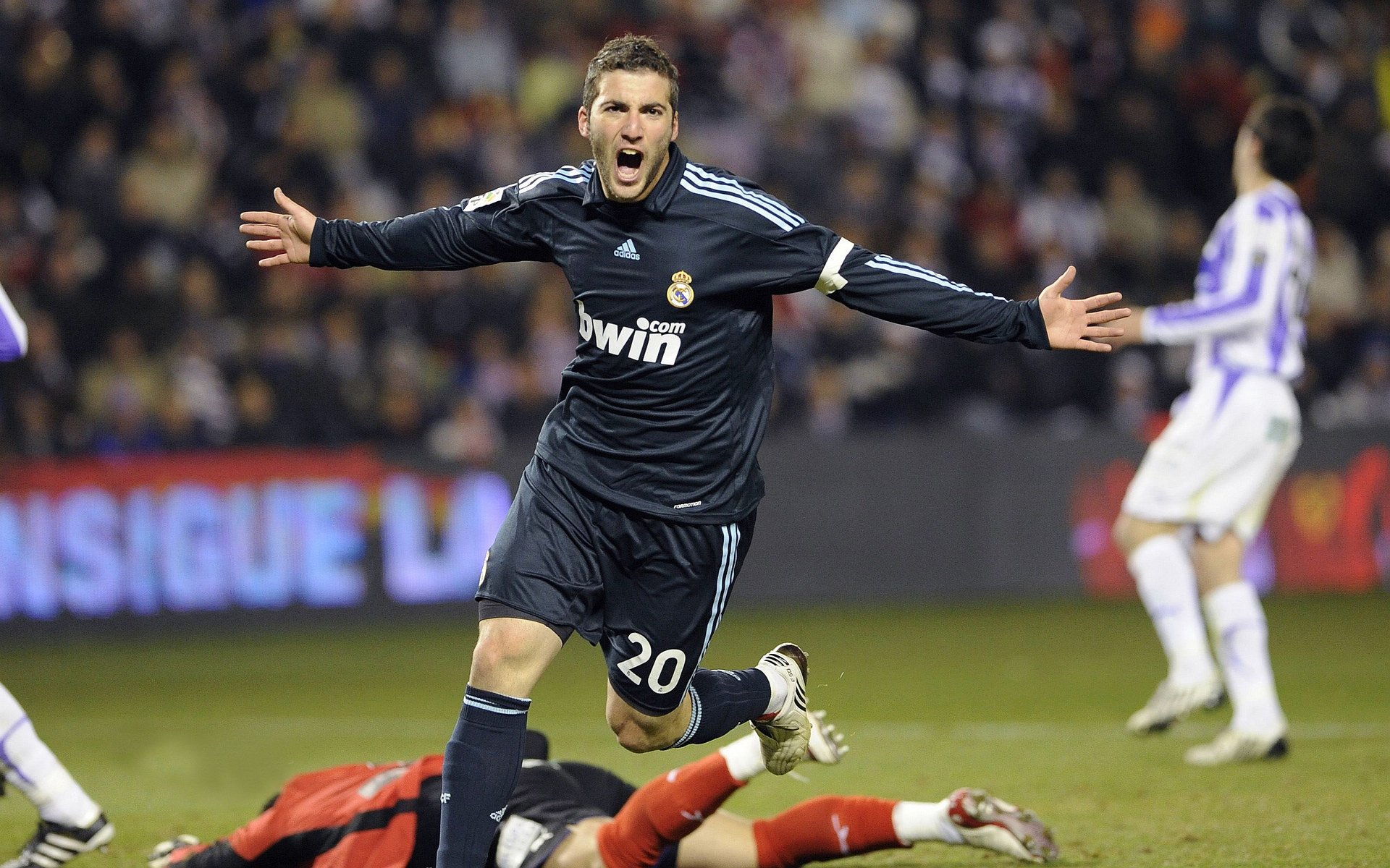 kaiyun-_城市灯光跑：闪耀夜晚的运动盛宴_，城市灯光夜景说说心情短语